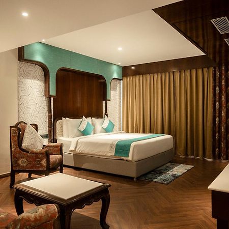 Hotel Lake View Baharampur Экстерьер фото